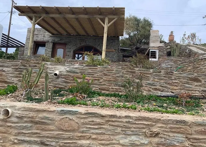 πετρινο στην άνδρο Apartman